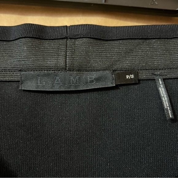 L.A.M.B. | Pencil Mini Skirt Buckle Belt Reversible Stretch Knit Black Size S - Picture 3 of 8